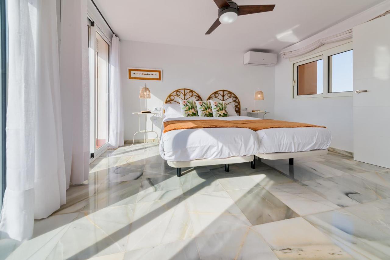 Apartment Holidays2fuengirola Duplex With Stunning Sea View, Terraces,1st Line Beside Port