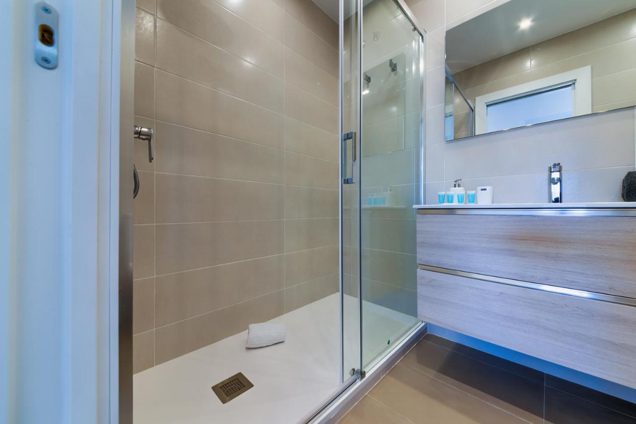 Holidays2fuengirola Duplex With Stunning Sea View, Terraces,1st Line Beside Port Apartment